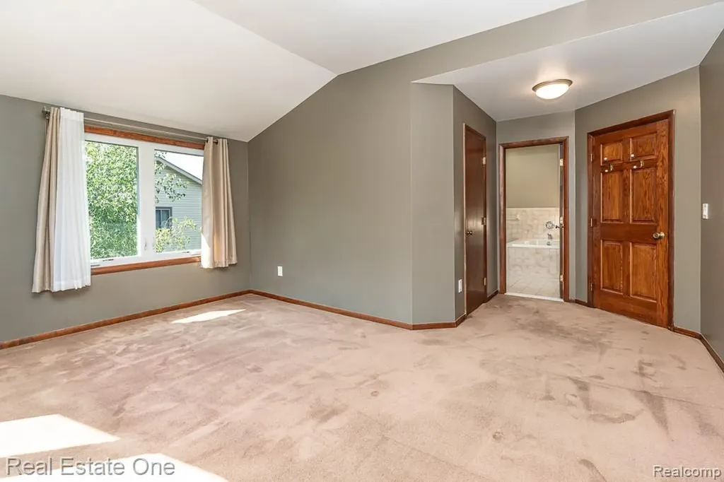 5129 Highmount Drive Troy City MI 48098