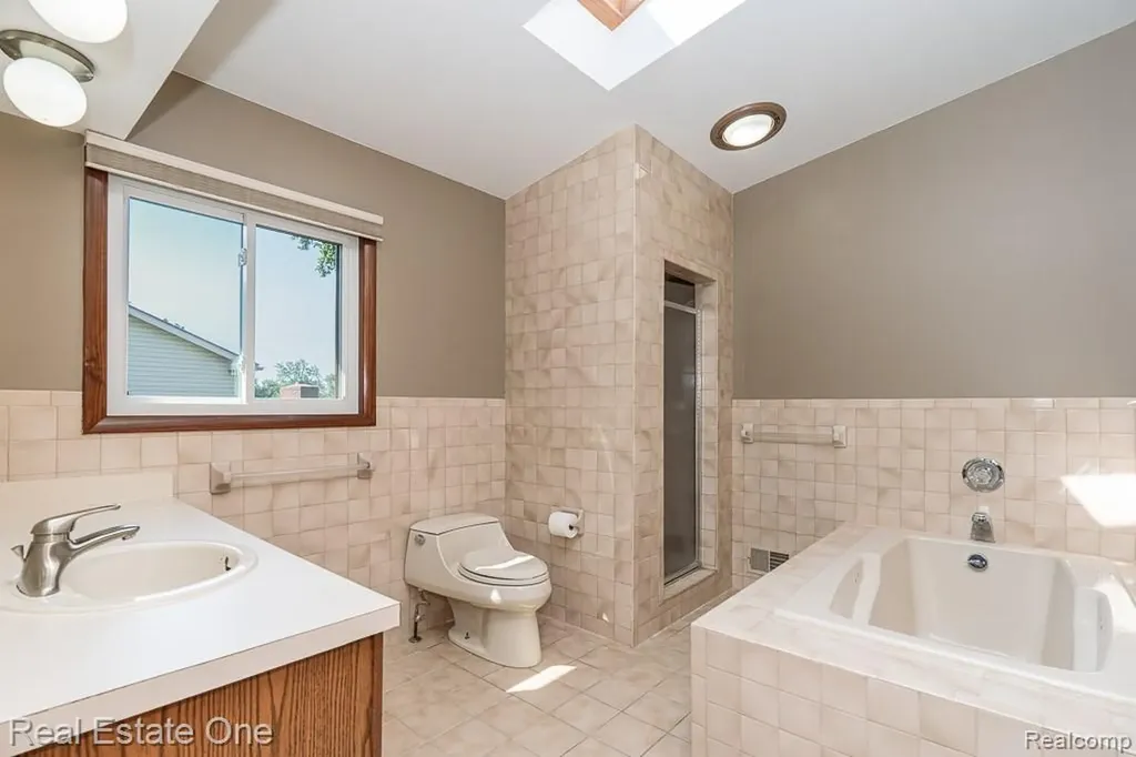 5129 Highmount Drive Troy City MI 48098