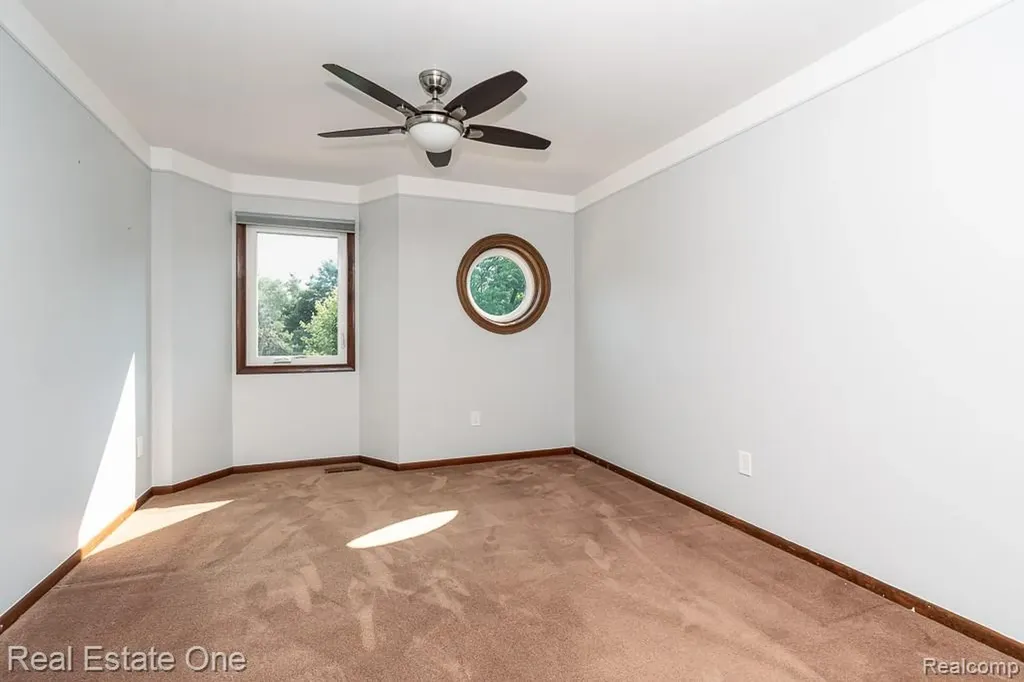 5129 Highmount Drive Troy City MI 48098