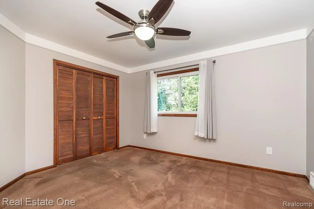 5129 Highmount Drive Troy City MI 48098