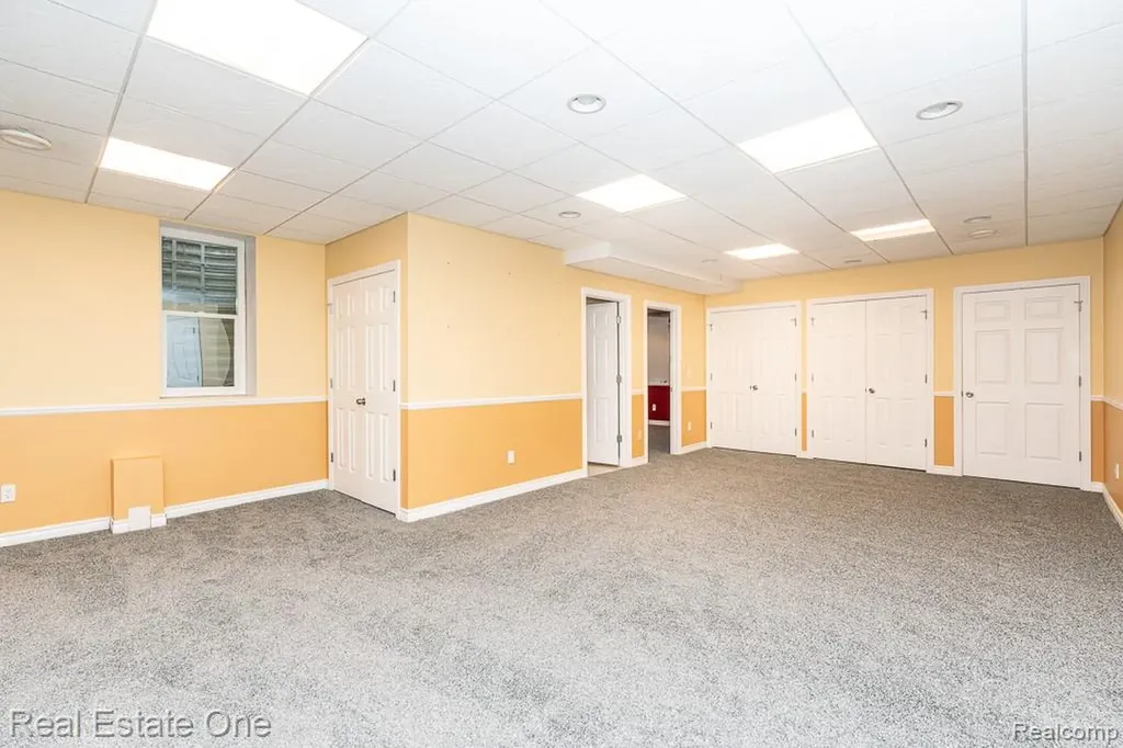 5129 Highmount Drive Troy City MI 48098