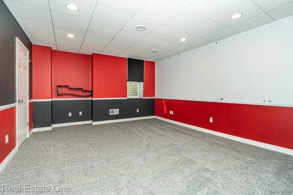 5129 Highmount Drive Troy City MI 48098