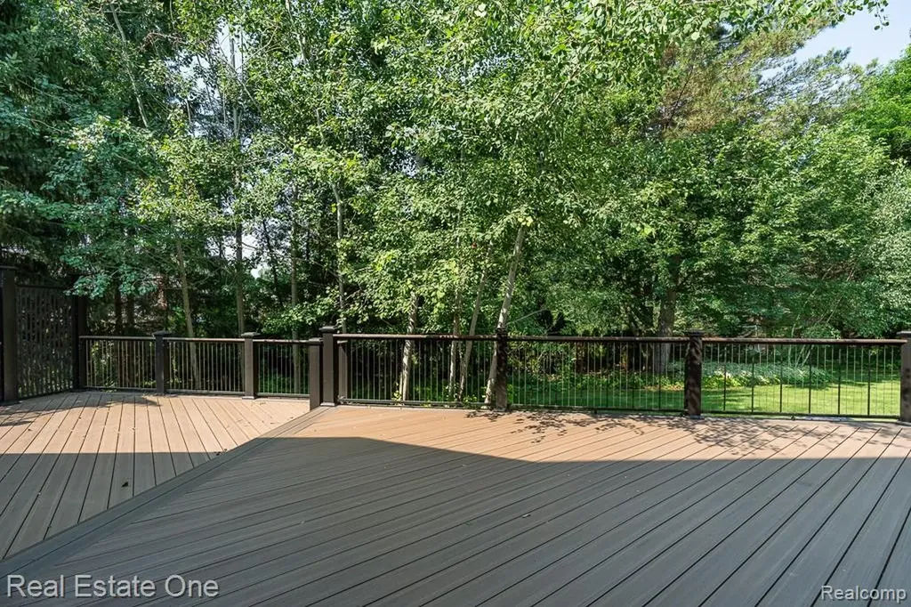 5129 Highmount Drive Troy City MI 48098