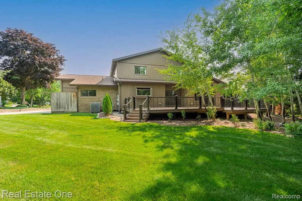 5129 Highmount Drive Troy City MI 48098