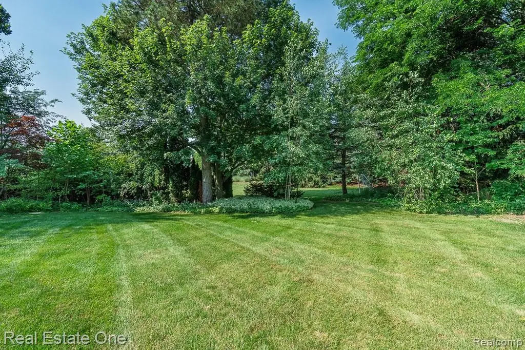 5129 Highmount Drive Troy City MI 48098