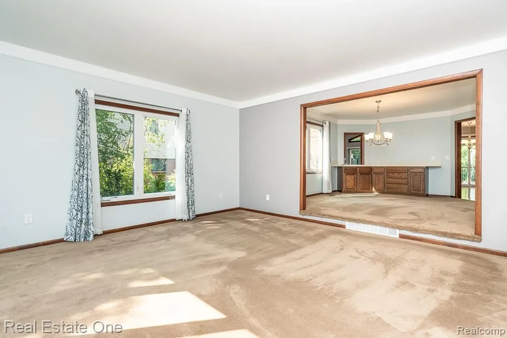5129 Highmount Drive Troy City MI 48098