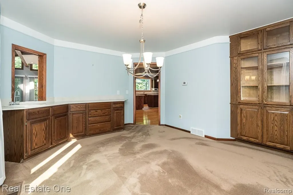 5129 Highmount Drive Troy City MI 48098