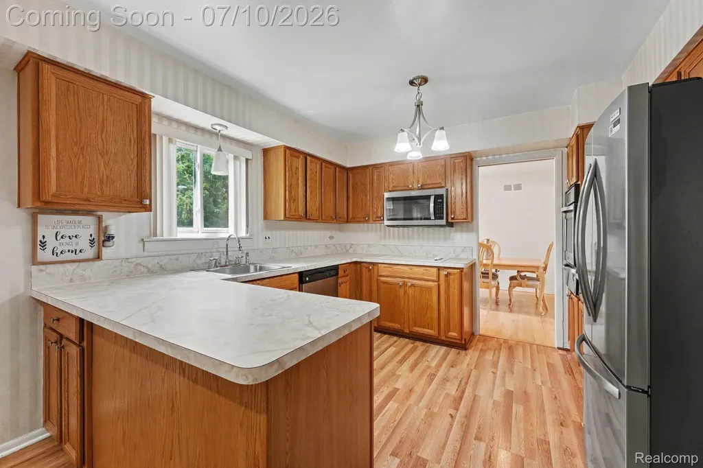 17321 Madison Street Southfield City MI 48076