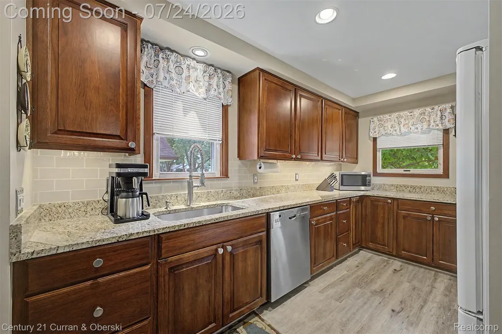 2660 Thomas Avenue Berkley City MI 48072