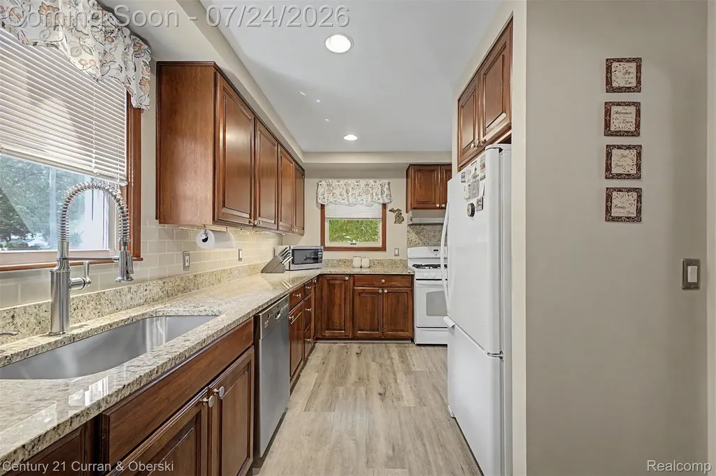 2660 Thomas Avenue Berkley City MI 48072