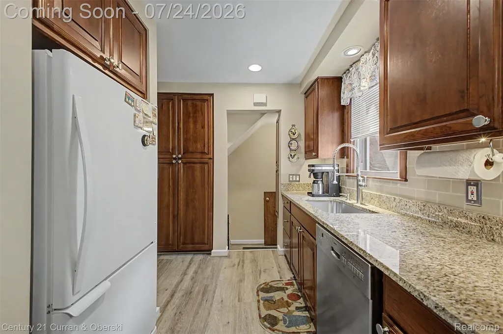 2660 Thomas Avenue Berkley City MI 48072