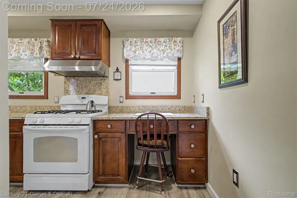 2660 Thomas Avenue Berkley City MI 48072