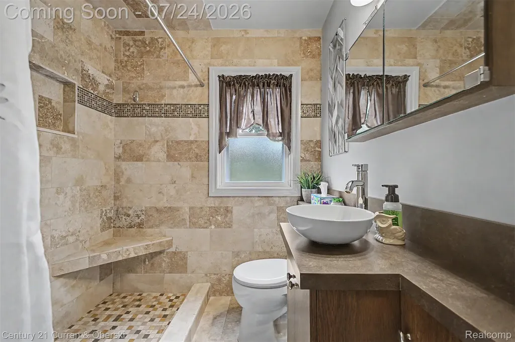 2660 Thomas Avenue Berkley City MI 48072