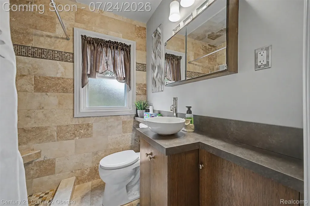 2660 Thomas Avenue Berkley City MI 48072