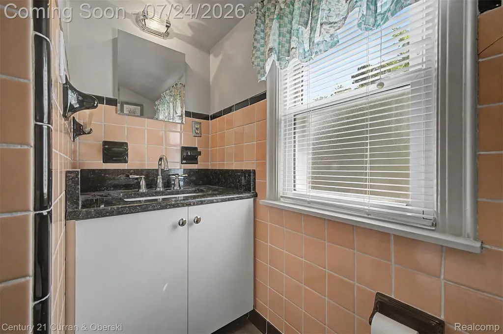 2660 Thomas Avenue Berkley City MI 48072