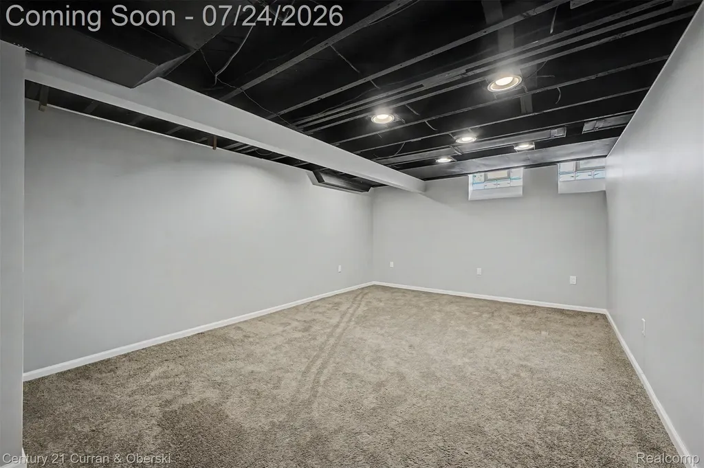 2660 Thomas Avenue Berkley City MI 48072