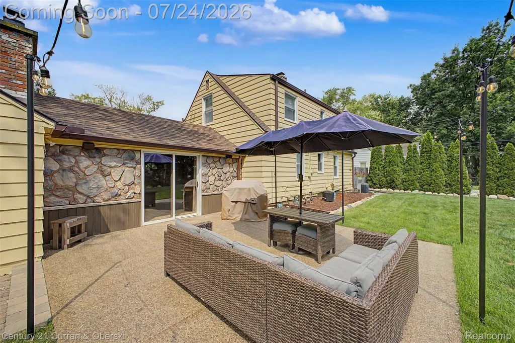 2660 Thomas Avenue Berkley City MI 48072
