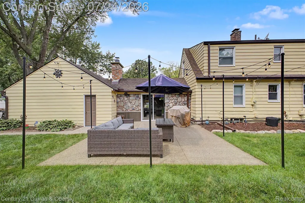 2660 Thomas Avenue Berkley City MI 48072