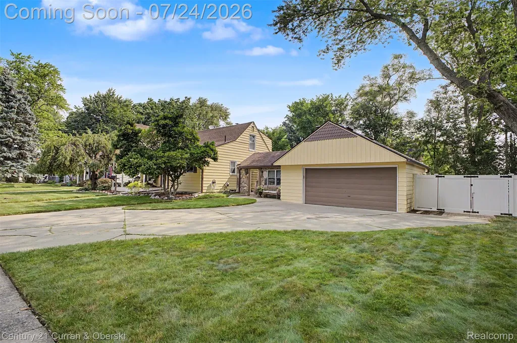 2660 Thomas Avenue Berkley City MI 48072