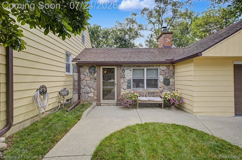 2660 Thomas Avenue Berkley City MI 48072