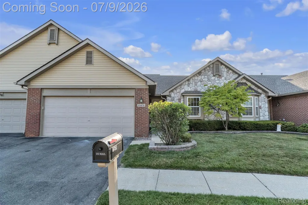 25476 Tara Lane Brownstown Charter Township MI 48134