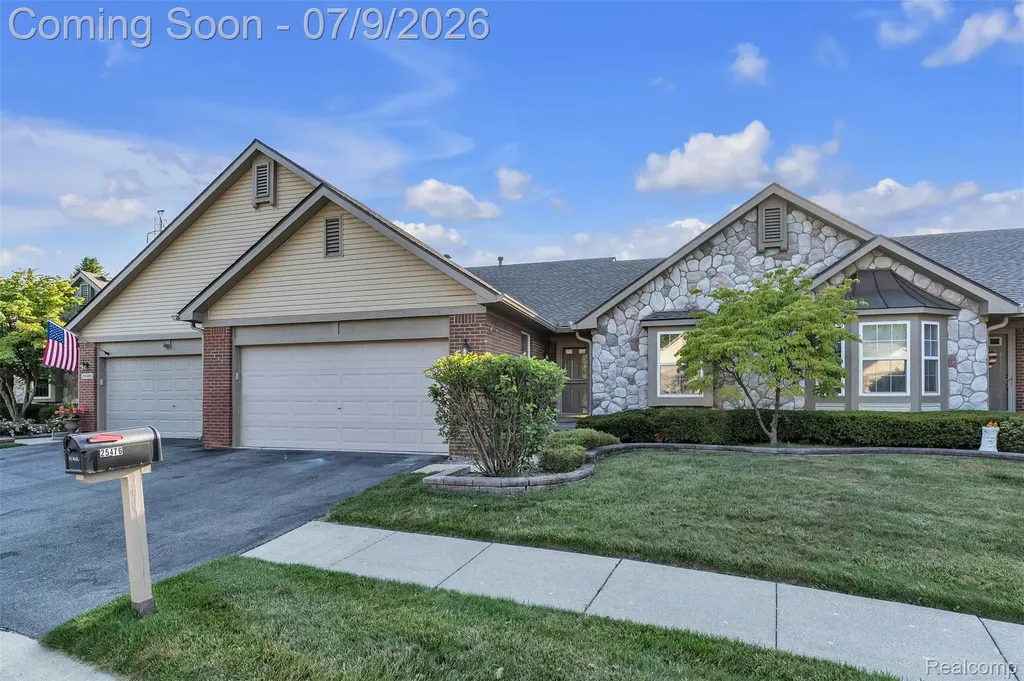 25476 Tara Lane Brownstown Charter Township MI 48134