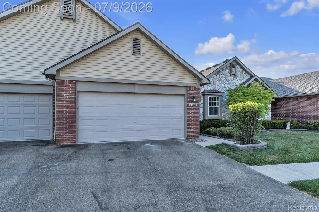 25476 Tara Lane Brownstown Charter Township MI 48134