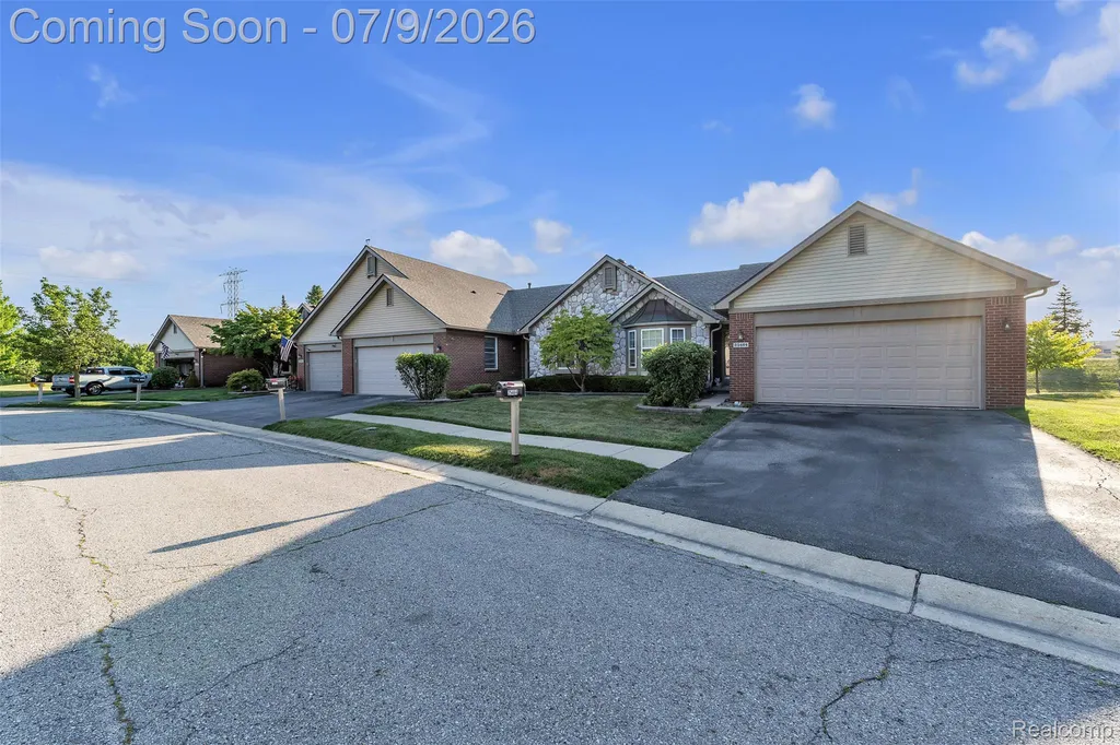 25476 Tara Lane Brownstown Charter Township MI 48134