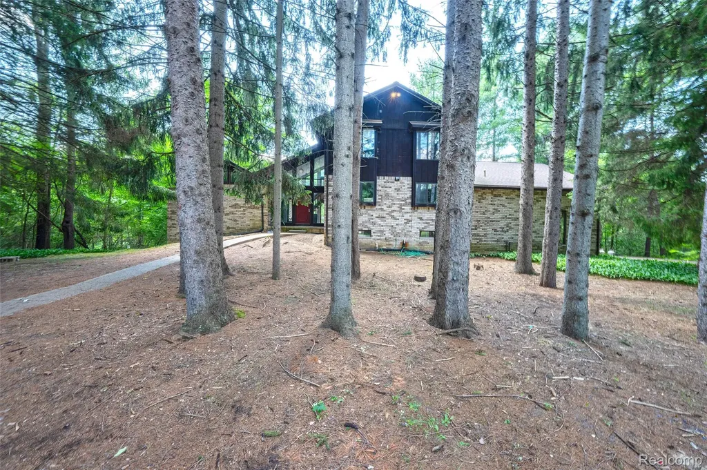 4565 Brookside Road Hartland Township MI 48430
