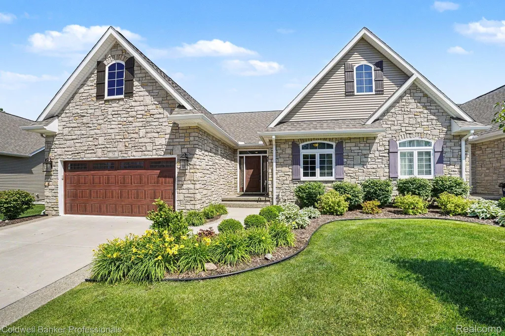 56 Fox Hollow Drive Lapeer City MI 48455