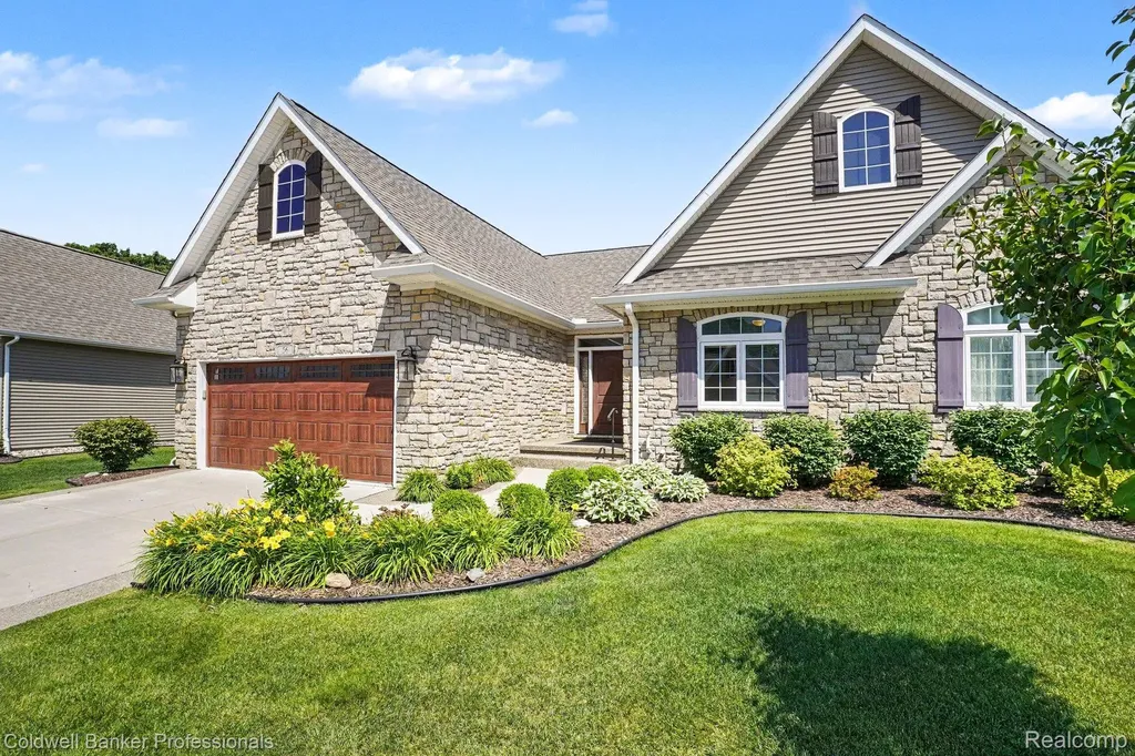 56 Fox Hollow Drive Lapeer City MI 48455