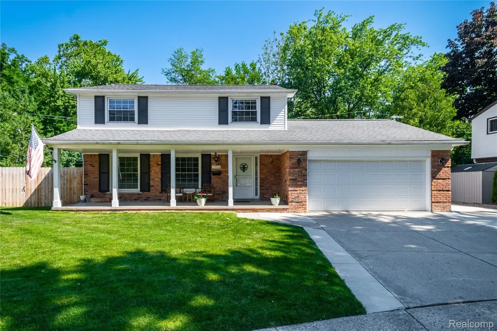 33064 Maplenut Street N Farmington City MI 48336