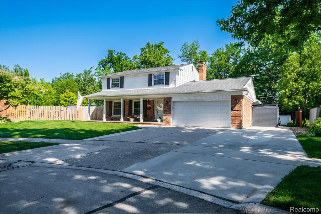 33064 Maplenut Street N Farmington City MI 48336