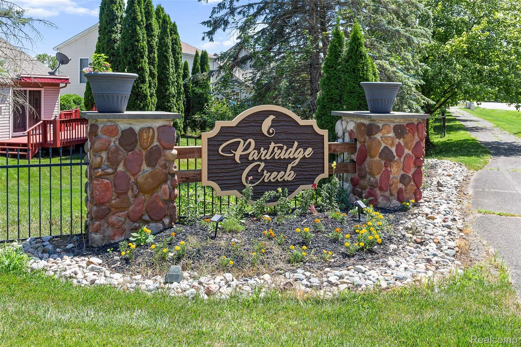 7921 Mallard Way York Charter Township MI 48197