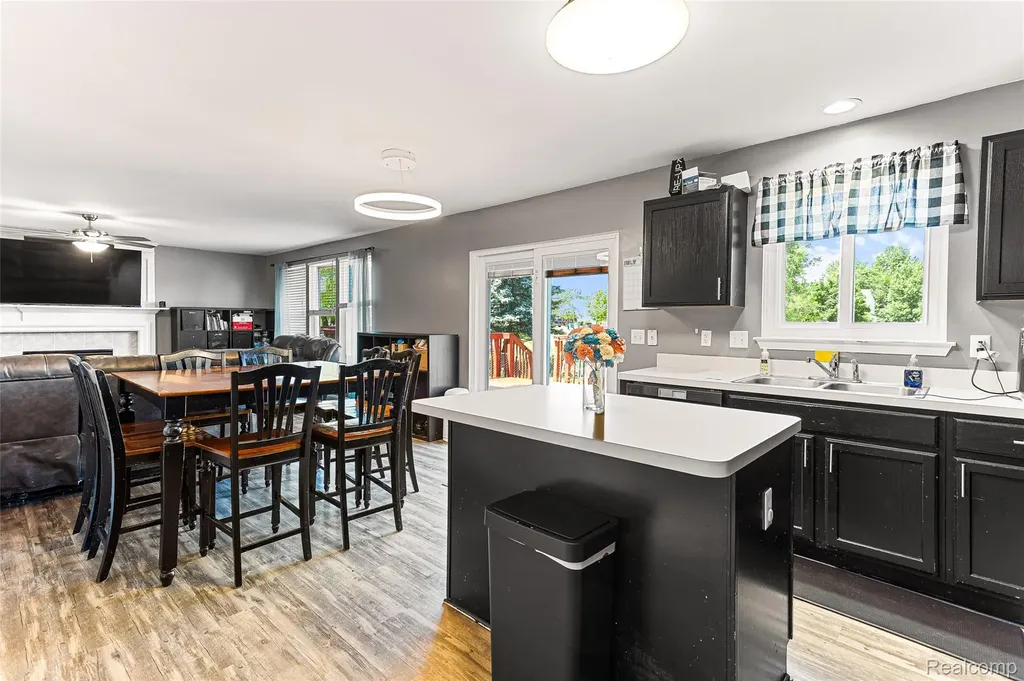 7921 Mallard Way York Charter Township MI 48197
