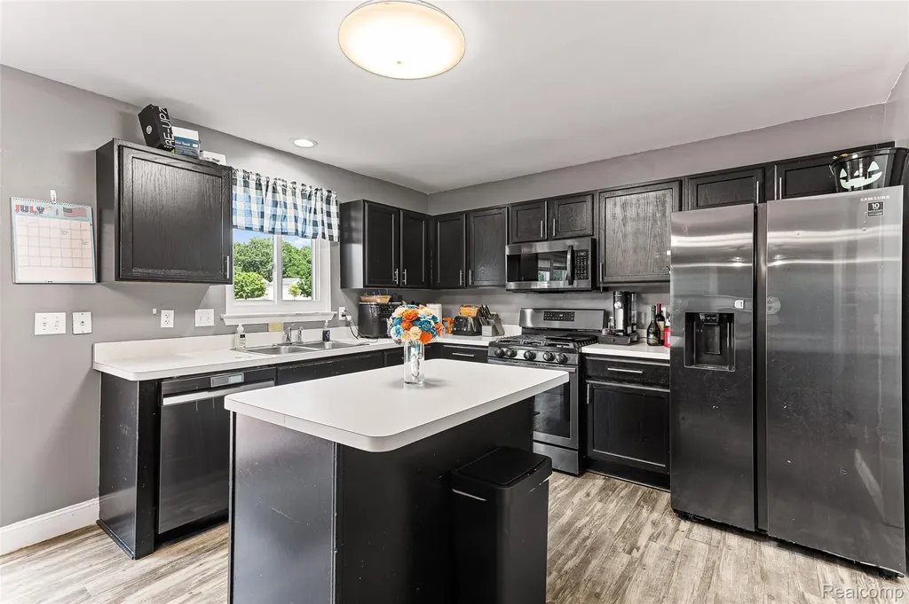 7921 Mallard Way York Charter Township MI 48197