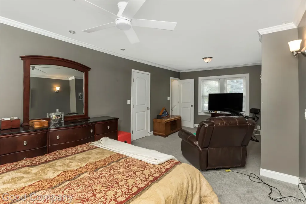559 E Harry Avenue Hazel Park City MI 48030