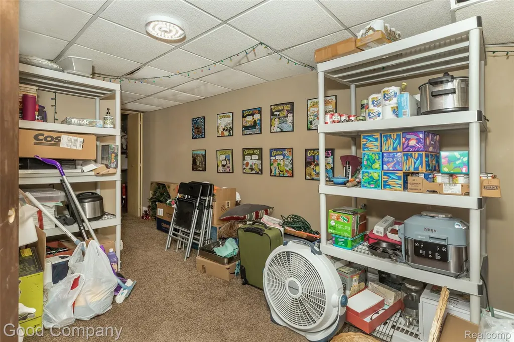 559 E Harry Avenue Hazel Park City MI 48030