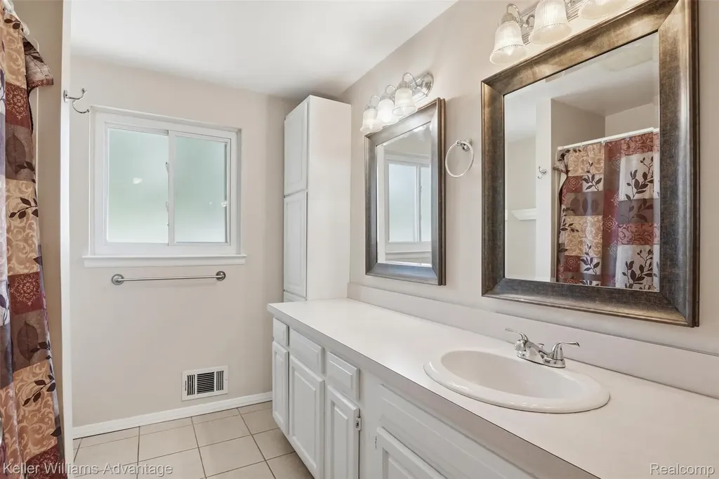 35838 Canyon Drive Westland City MI 48186