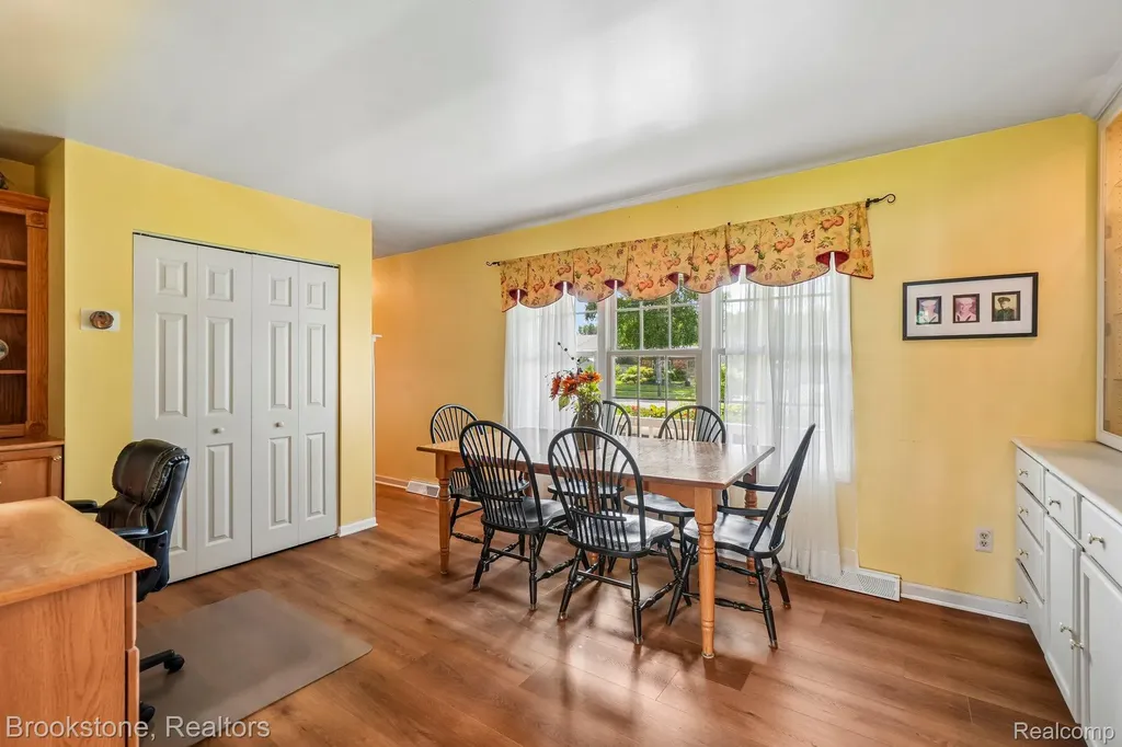 2668 Caterham Drive Waterford Charter Township MI 48329