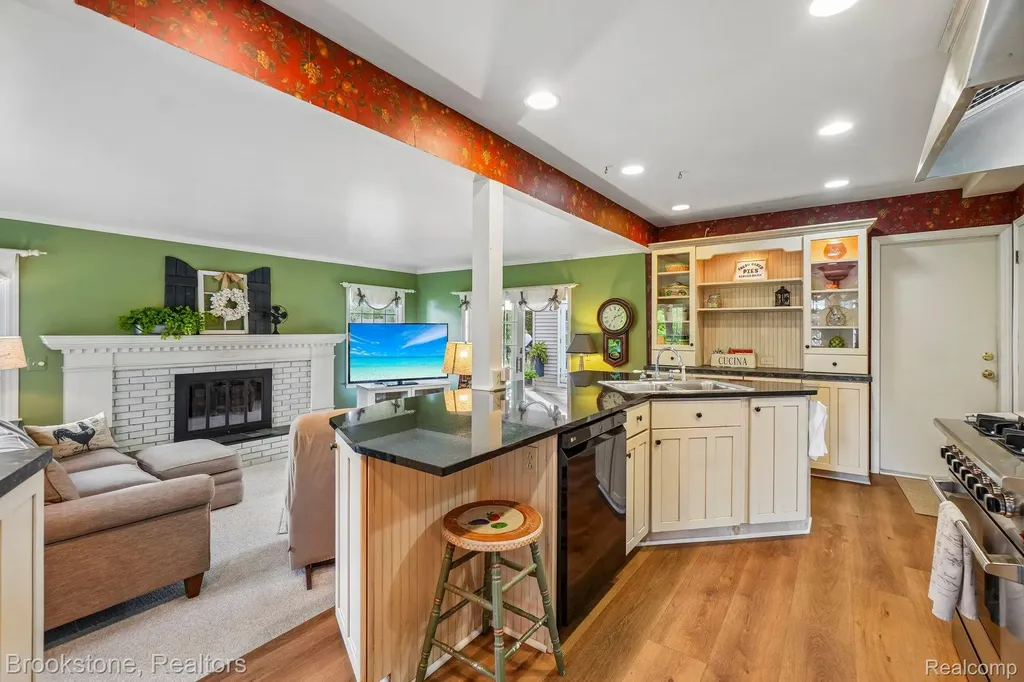 2668 Caterham Drive Waterford Charter Township MI 48329