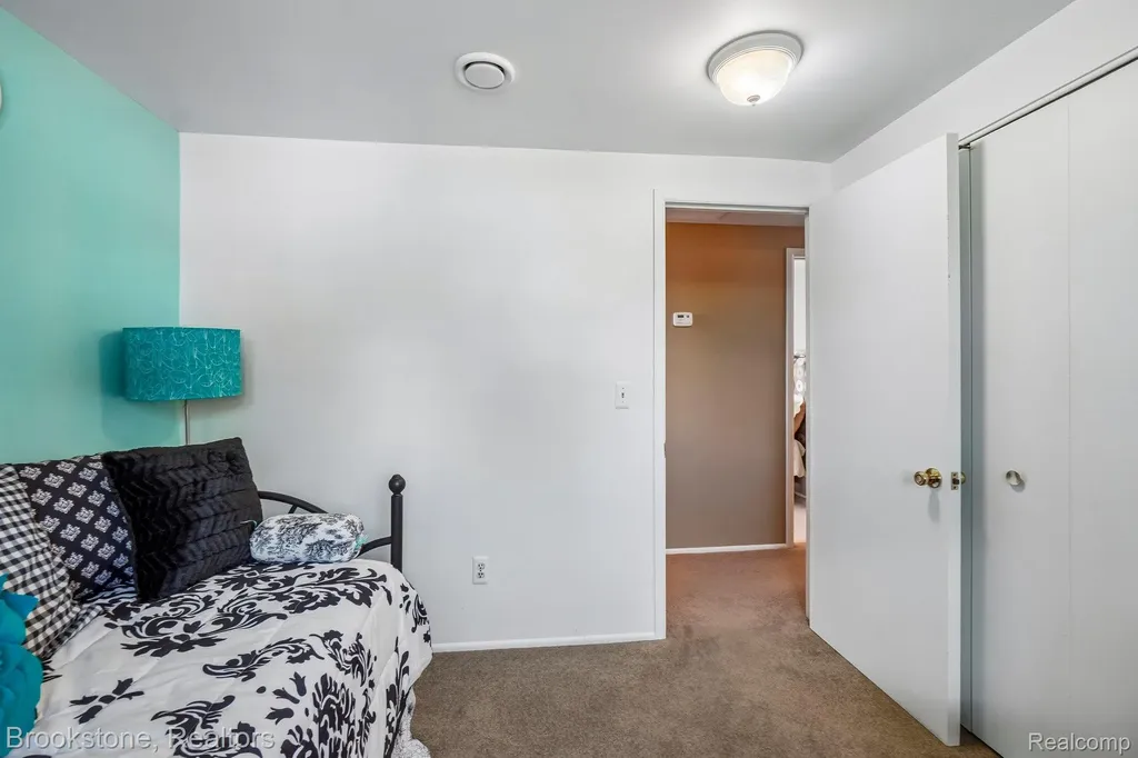 2668 Caterham Drive Waterford Charter Township MI 48329
