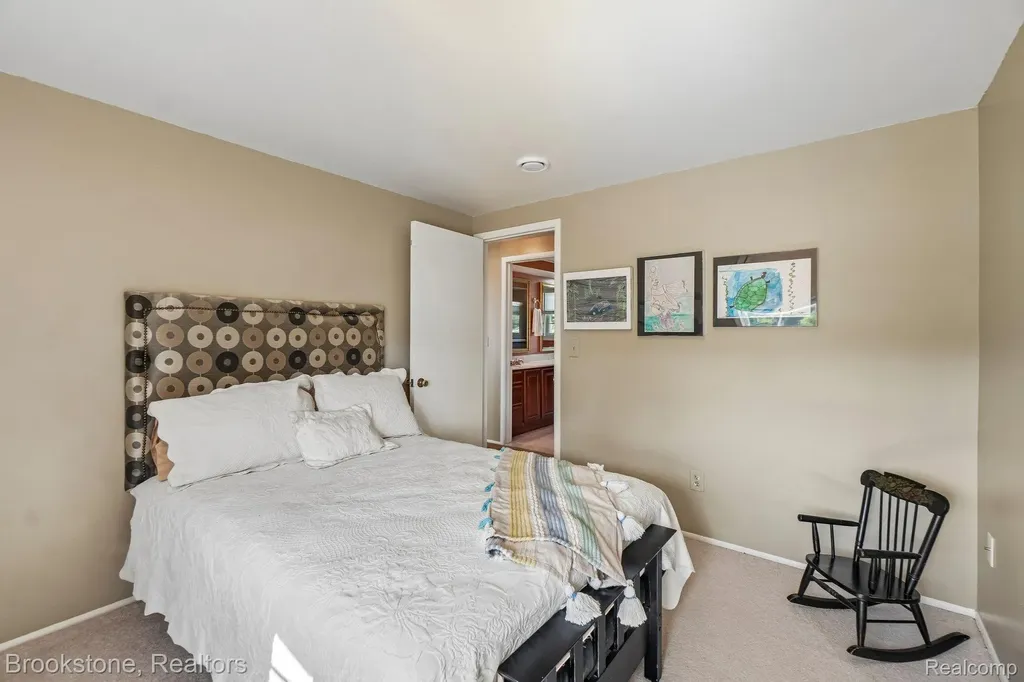 2668 Caterham Drive Waterford Charter Township MI 48329