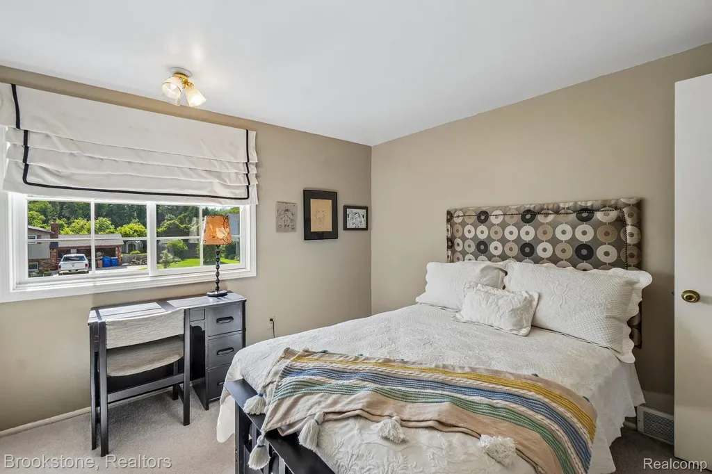 2668 Caterham Drive Waterford Charter Township MI 48329