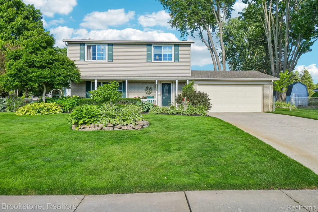 2668 Caterham Drive Waterford Charter Township MI 48329