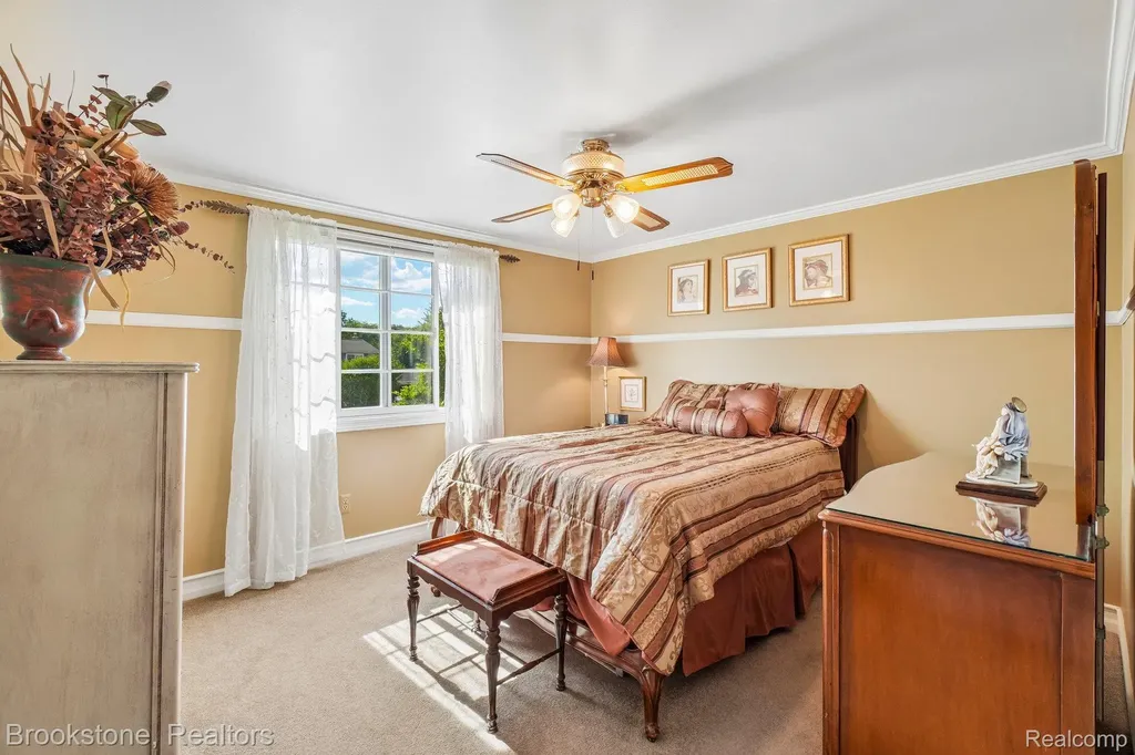 2668 Caterham Drive Waterford Charter Township MI 48329