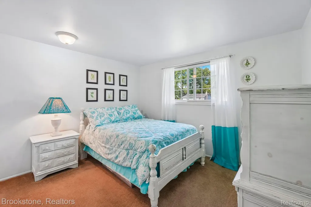 2668 Caterham Drive Waterford Charter Township MI 48329