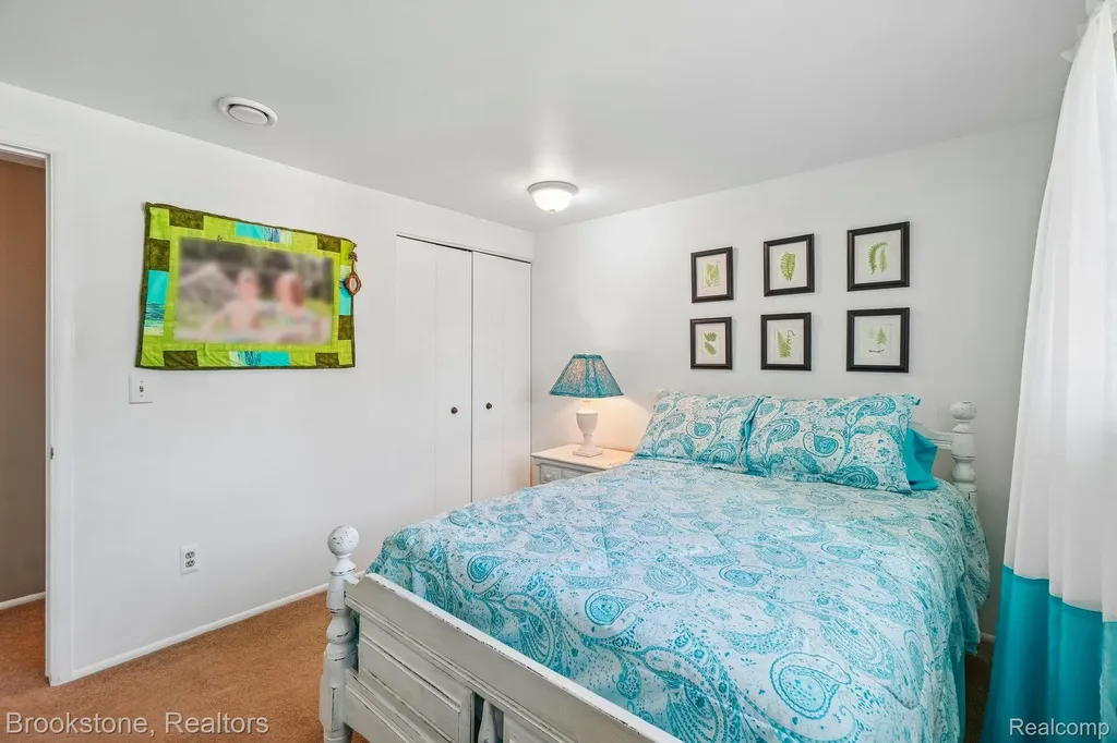 2668 Caterham Drive Waterford Charter Township MI 48329