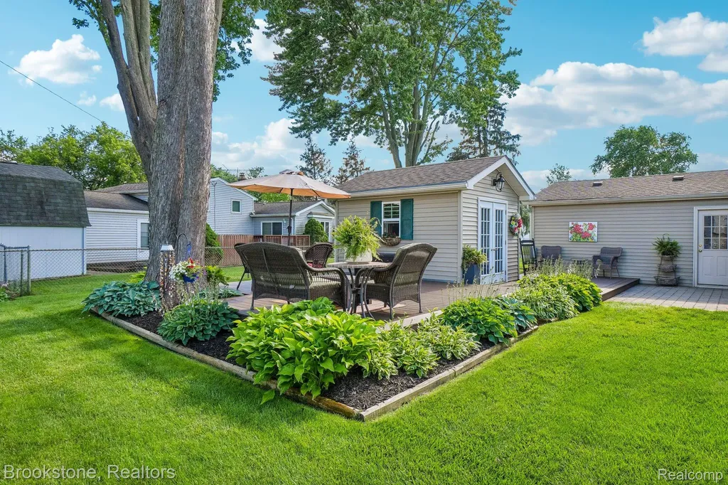 2668 Caterham Drive Waterford Charter Township MI 48329