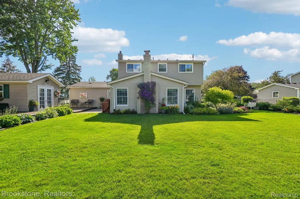 2668 Caterham Drive Waterford Charter Township MI 48329
